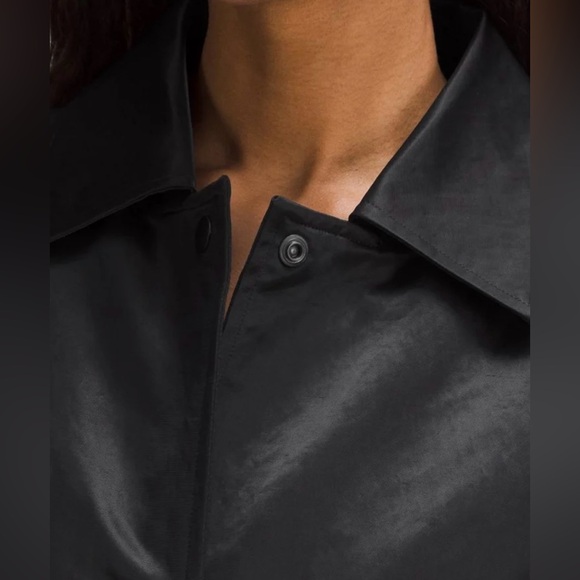 Lululemon Lightweight Oversized-Fit Coaches Jacket in Black - Picture 3 of 6